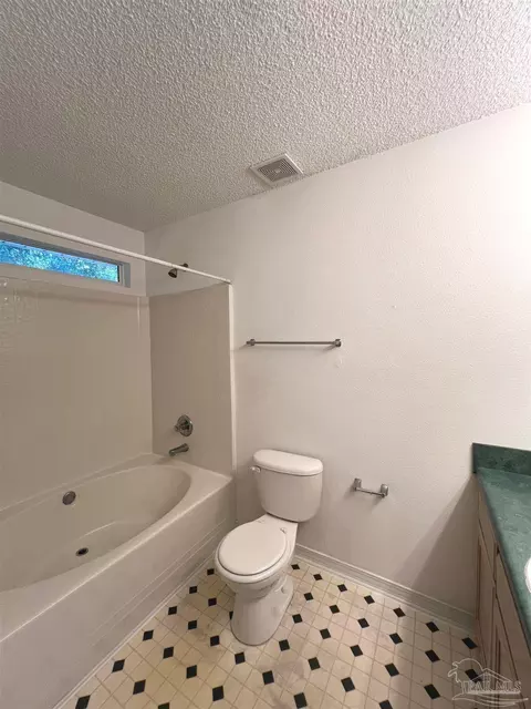 Bath - 5334 Overbrook Dr, Milton, FL 32570 photo 2 of 3