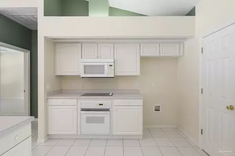 Kitchen - 2614 Devlin Way, Cantonment, FL 32533 photo 4 of 4