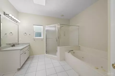 Bath - 2614 Devlin Way, Cantonment, FL 32533 photo 2 of 6