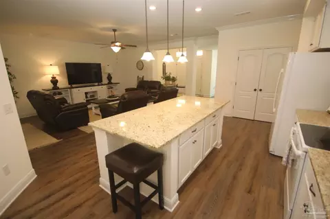 Kitchen - 6130 Dollarweed Dr, Pace, FL 32571 photo 4 of 8
