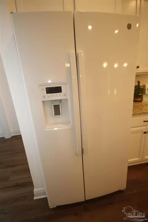 Kitchen - 6130 Dollarweed Dr, Pace, FL 32571 photo 7 of 8