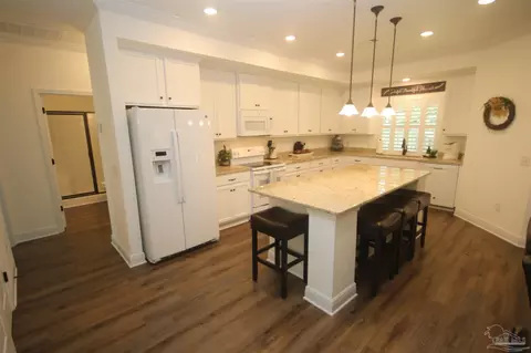 Kitchen - 6130 Dollarweed Dr, Pace, FL 32571 photo 2 of 8
