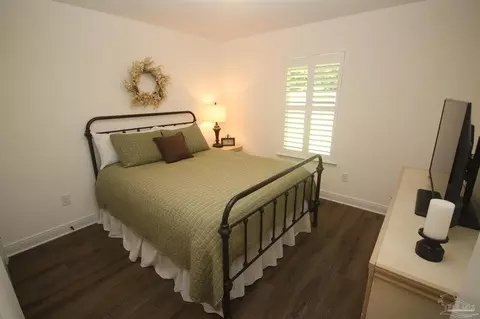 Bedroom - 6130 Dollarweed Dr, Pace, FL 32571 photo 5 of 8