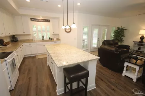 Kitchen - 6130 Dollarweed Dr, Pace, FL 32571 photo 3 of 8