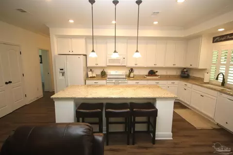 Kitchen - 6130 Dollarweed Dr, Pace, FL 32571 photo 1 of 8