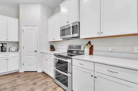 Kitchen - 5647 Dunridge Dr, Pace, FL 32571 photo 5 of 6