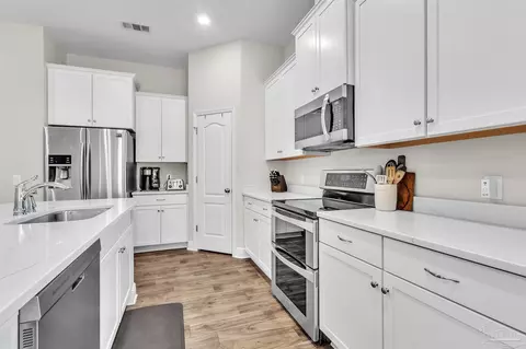 Kitchen - 5647 Dunridge Dr, Pace, FL 32571 photo 2 of 6