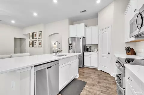 Kitchen - 5647 Dunridge Dr, Pace, FL 32571 photo 6 of 6