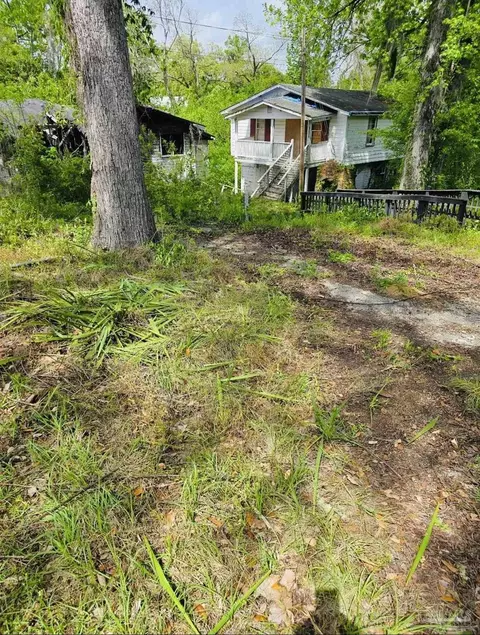 1203 S Main St, Chattahoochee, FL 32324