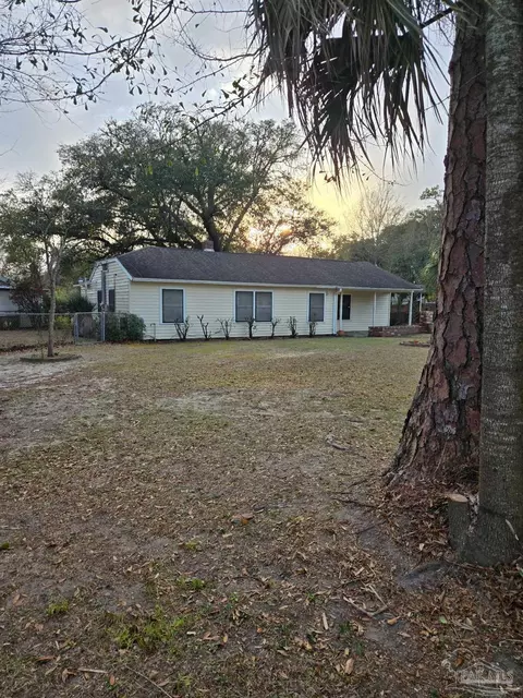 32 Bertram St, Pensacola, FL 32506