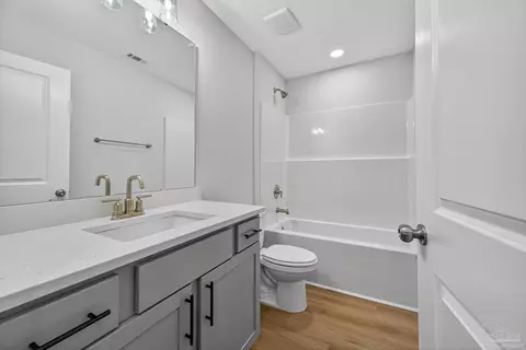 Bath - 5714 Pine Dr, Milton, FL 32583 photo 3 of 4