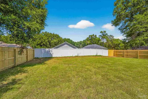 Exterior - 5714 Pine Dr, Milton, FL 32583 photo 6 of 7