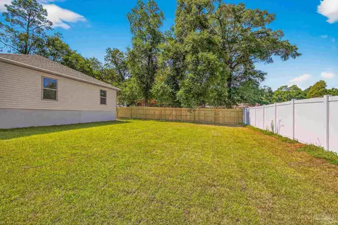 Exterior - 5714 Pine Dr, Milton, FL 32583 photo 7 of 7
