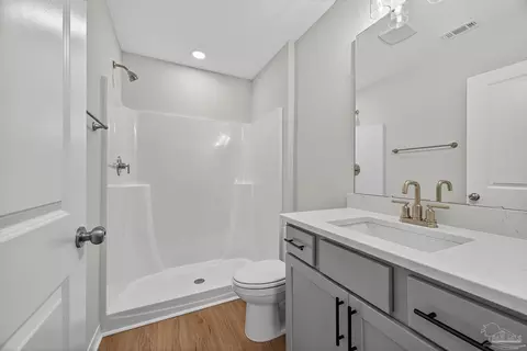 Bath - 5714 Pine Dr, Milton, FL 32583 photo 1 of 4