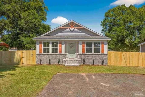 Exterior - 5714 Pine Dr, Milton, FL 32583 photo 4 of 7