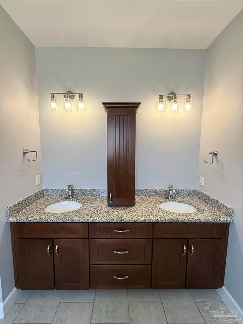 Bath - 1711 Brightleaf Cir, Cantonment, FL 32533 photo 4 of 8