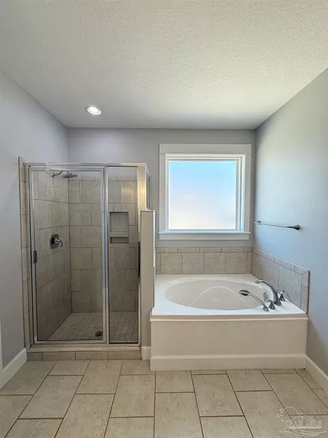 Bath - 1711 Brightleaf Cir, Cantonment, FL 32533 photo 2 of 8