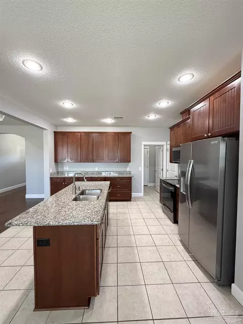 Kitchen - 1711 Brightleaf Cir, Cantonment, FL 32533 photo 4 of 7