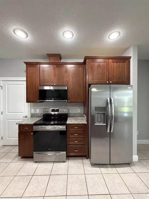 Kitchen - 1711 Brightleaf Cir, Cantonment, FL 32533 photo 5 of 7