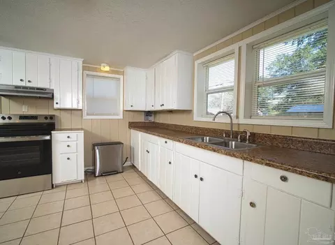 Kitchen - 5199 Spring St, Jay, FL 32565 photo 3 of 4