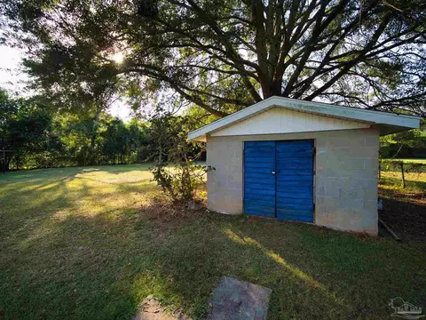 Exterior - 5199 Spring St, Jay, FL 32565 photo 4 of 6