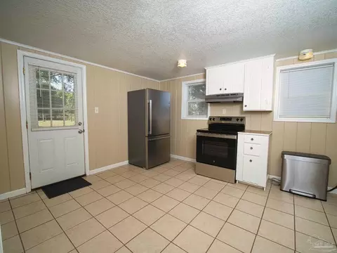 Kitchen - 5199 Spring St, Jay, FL 32565 photo 2 of 4