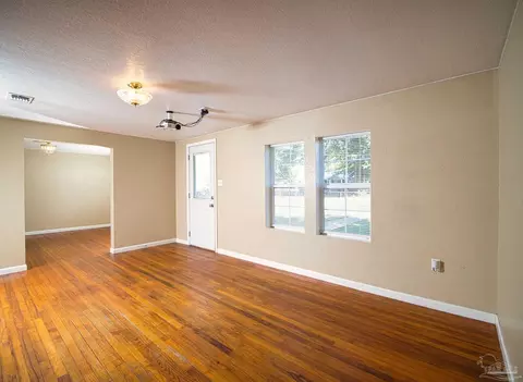 Living - 5199 Spring St, Jay, FL 32565 photo 4 of 5