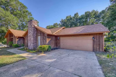 6901 Falcon Dr, Pensacola, FL 32526