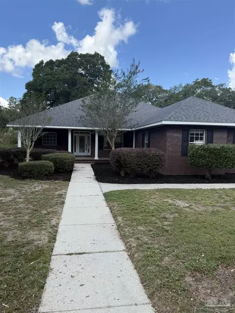 5947 Tanglewood Dr, Milton, FL 32570