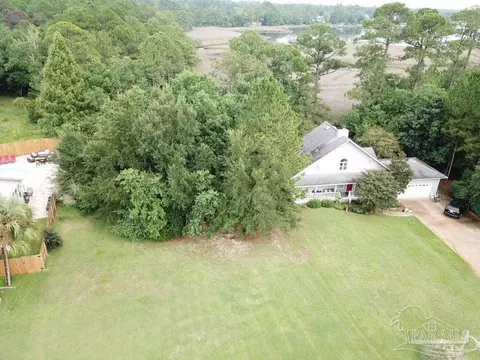 3360 Mills Bayou Dr, Milton, FL 32583