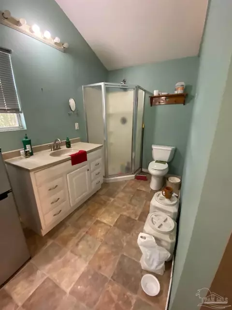 Bath - 1820 Garcon Point Rd, Milton, FL 32583 photo 1 of 1