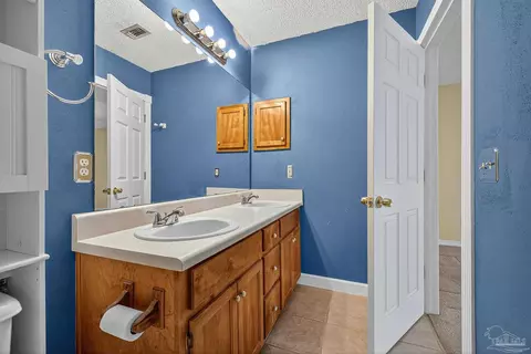 Bath - 7331 Copter Ln, Milton, FL 32570 photo 5 of 5