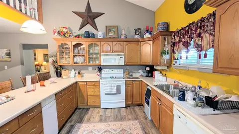 Kitchen - 3171 Sam Sullivan Rd, Millry, AL 36558 photo 4 of 8
