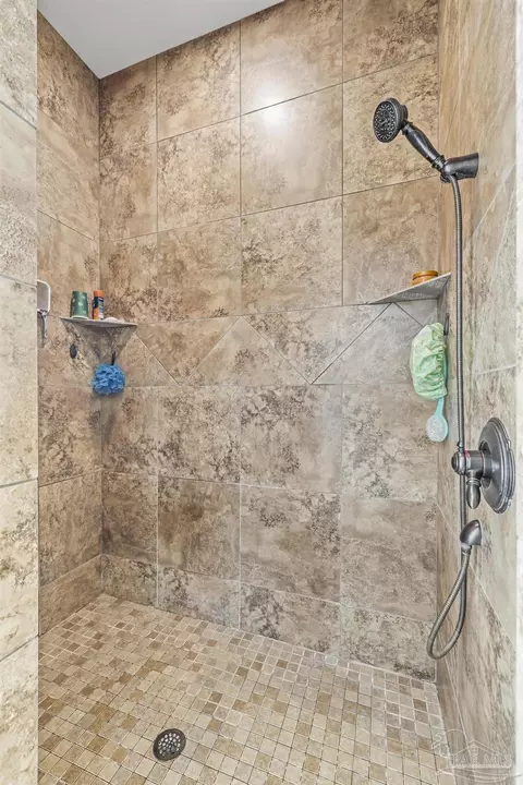 Bath - 5541 Marthas Mill Way, Pace, FL 32571 photo 4 of 6