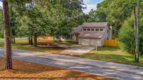 5900 Hamilton Bridge Rd, Milton, FL 32570