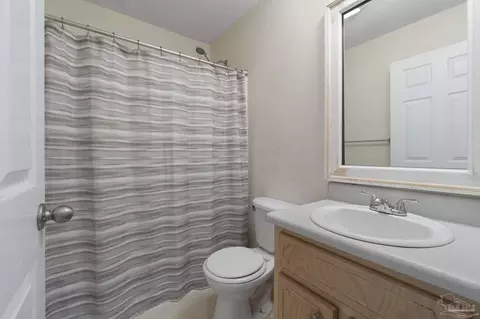 Bath - 5246 Persimmon Ln, Milton, FL 32570 photo 2 of 2