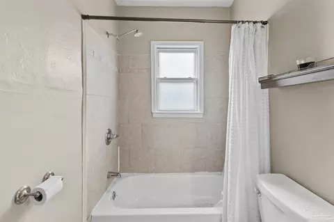Bath - 203 Booth Ave, Cantonment, FL 32533 photo 3 of 3