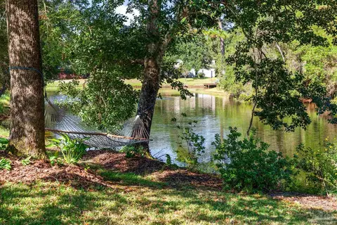 Exterior - 7232 Bayshore Dr, Milton, FL 32583 photo 10 of 13