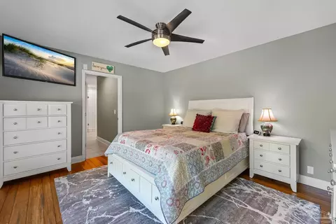 Bedroom - 7232 Bayshore Dr, Milton, FL 32583 photo 1 of 5