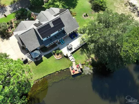 View/Area - 7232 Bayshore Dr, Milton, FL 32583 photo 4 of 8