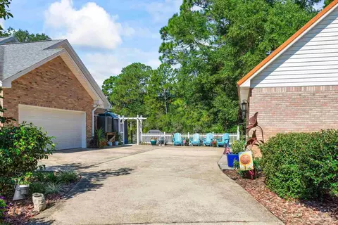 Exterior - 7232 Bayshore Dr, Milton, FL 32583 photo 12 of 13