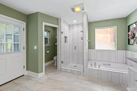 Bath - 7232 Bayshore Dr, Milton, FL 32583 photo 3 of 5