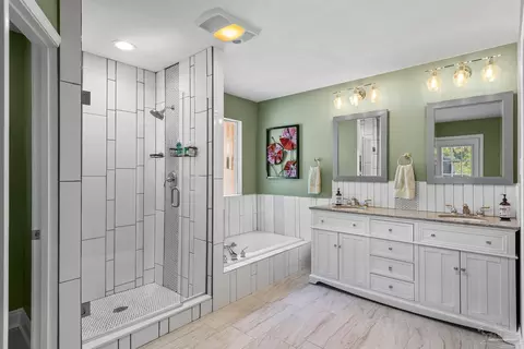 Bath - 7232 Bayshore Dr, Milton, FL 32583 photo 1 of 5