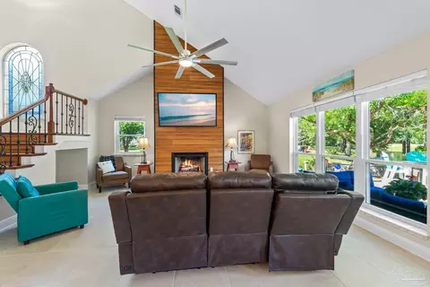 Living - 7232 Bayshore Dr, Milton, FL 32583 photo 2 of 5
