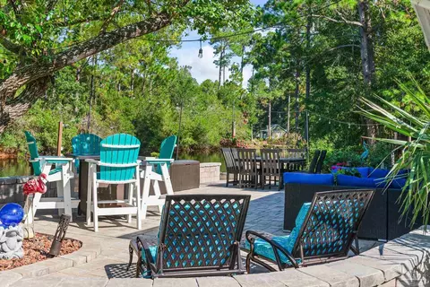 Exterior - 7232 Bayshore Dr, Milton, FL 32583 photo 7 of 13