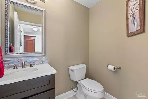 Bath - 7232 Bayshore Dr, Milton, FL 32583 photo 5 of 5