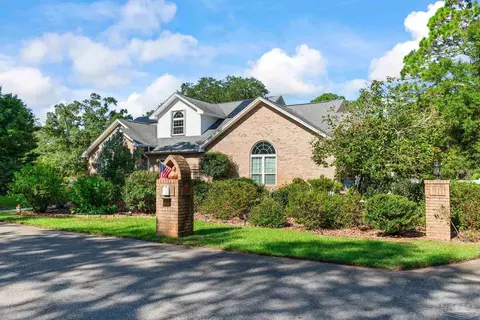 Exterior - 7232 Bayshore Dr, Milton, FL 32583 photo 1 of 13