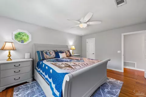 Bedroom - 7232 Bayshore Dr, Milton, FL 32583 photo 5 of 5