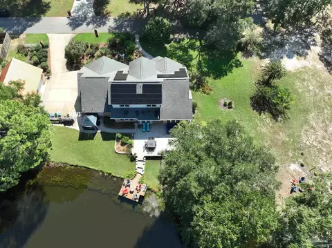 View/Area - 7232 Bayshore Dr, Milton, FL 32583 photo 3 of 8