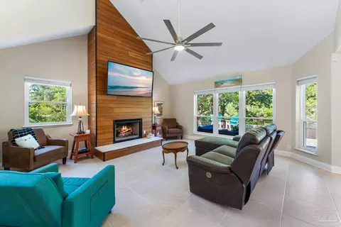Living - 7232 Bayshore Dr, Milton, FL 32583 photo 4 of 5